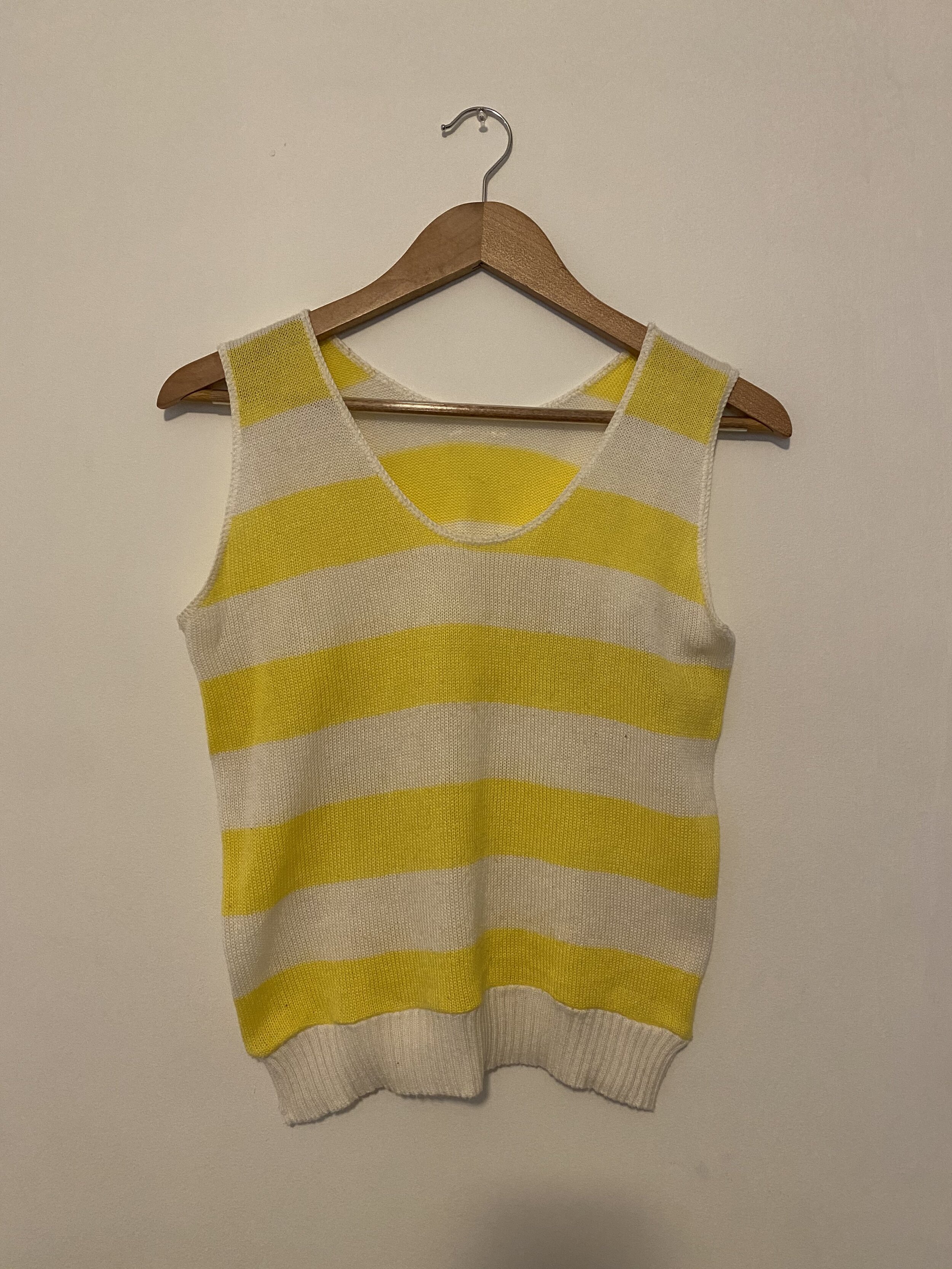 3. Yellow sweater tank / No label / S-M