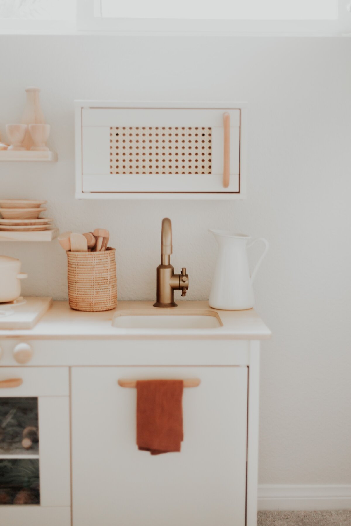 Kandis_Marino_Photography_Lifestyle_Influencer_Baby_Mom_Blogger_Mommy_Blog_ikea_hack_play_kitchen_modern_boho_nursery_diy_wood_neutral_0014.jpg