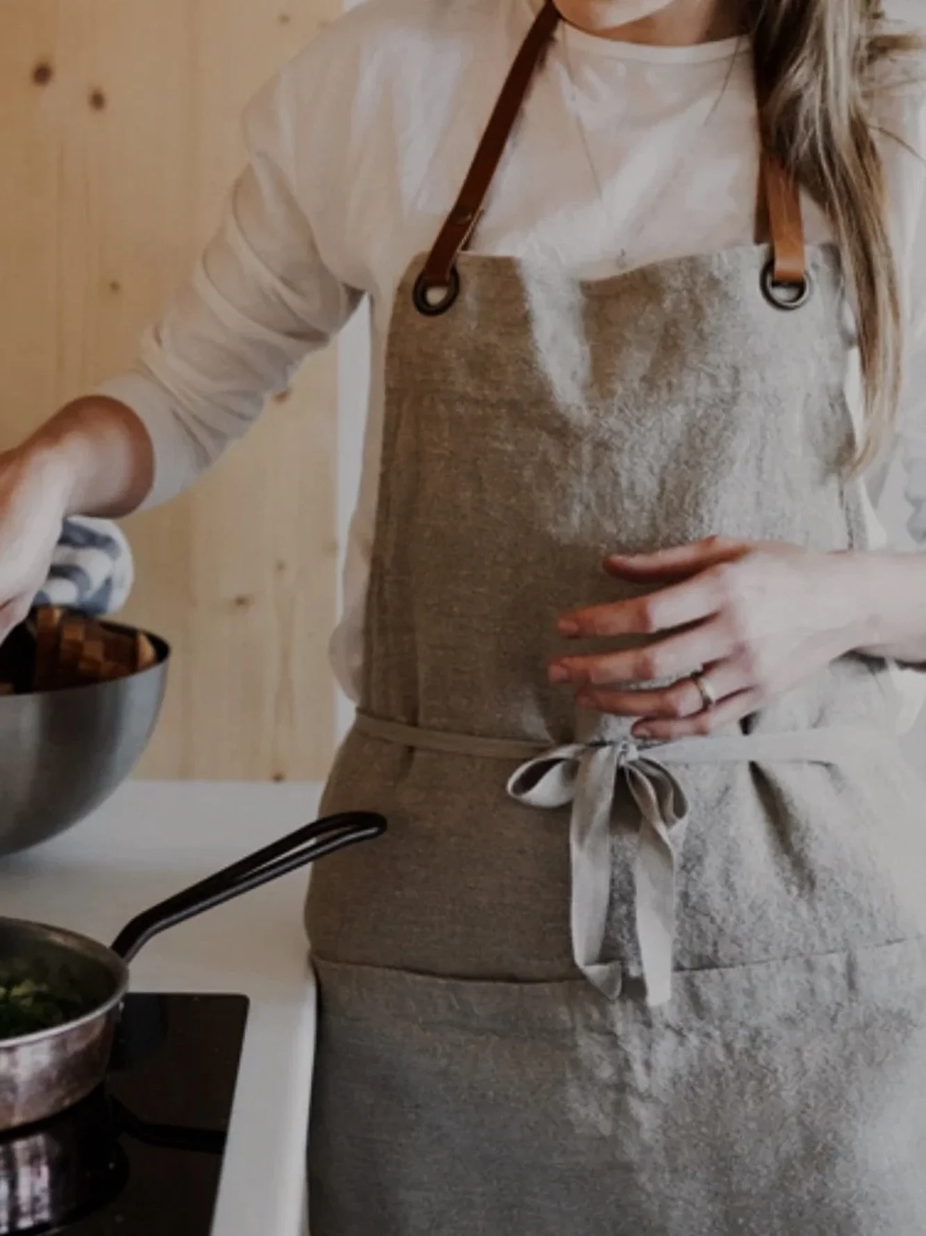 We always have a great selection of linen aprons in the shoppe! Here to help you live out your Nonna dreams&hellip;.. 🍅