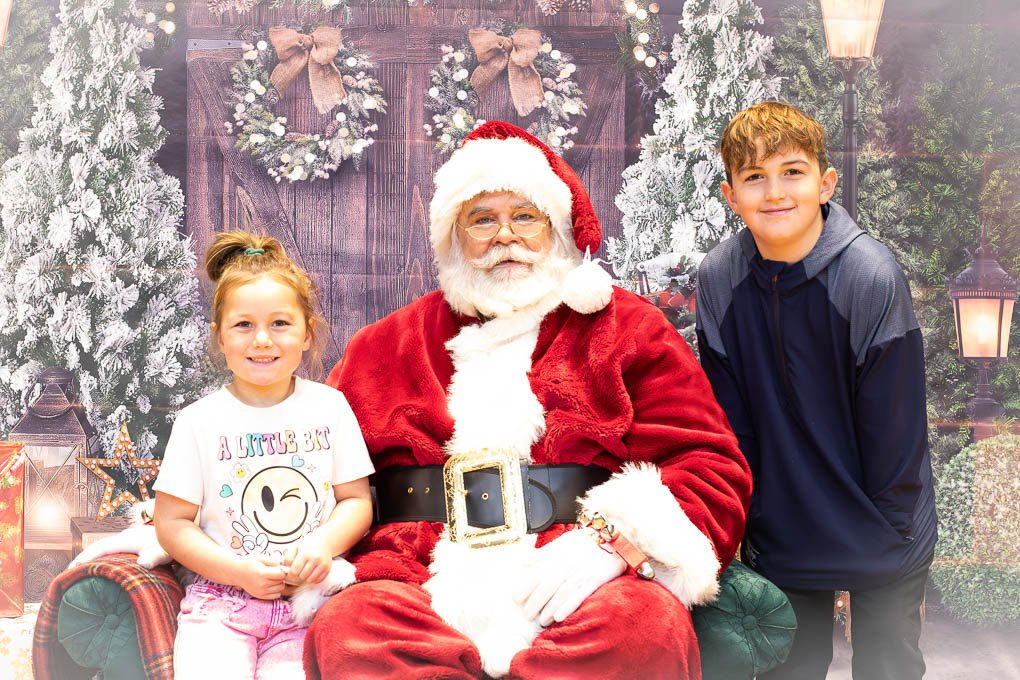 PicsWithSanta2025-1.jpg