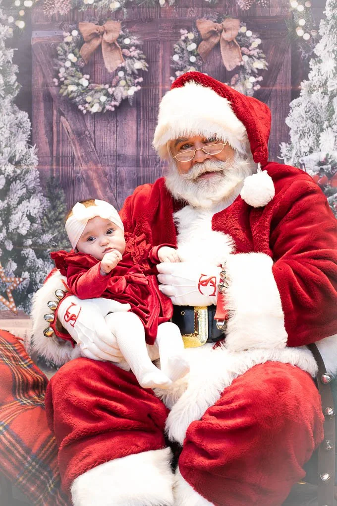 PicsWithSanta2025-3.jpg