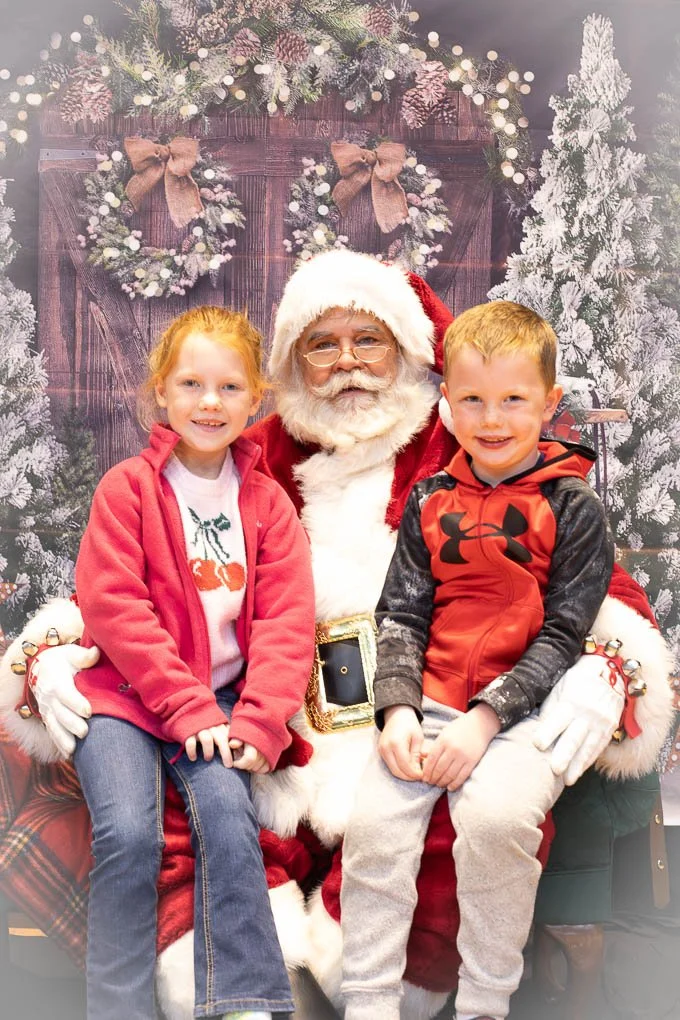 PicsWithSanta2025-6.jpg
