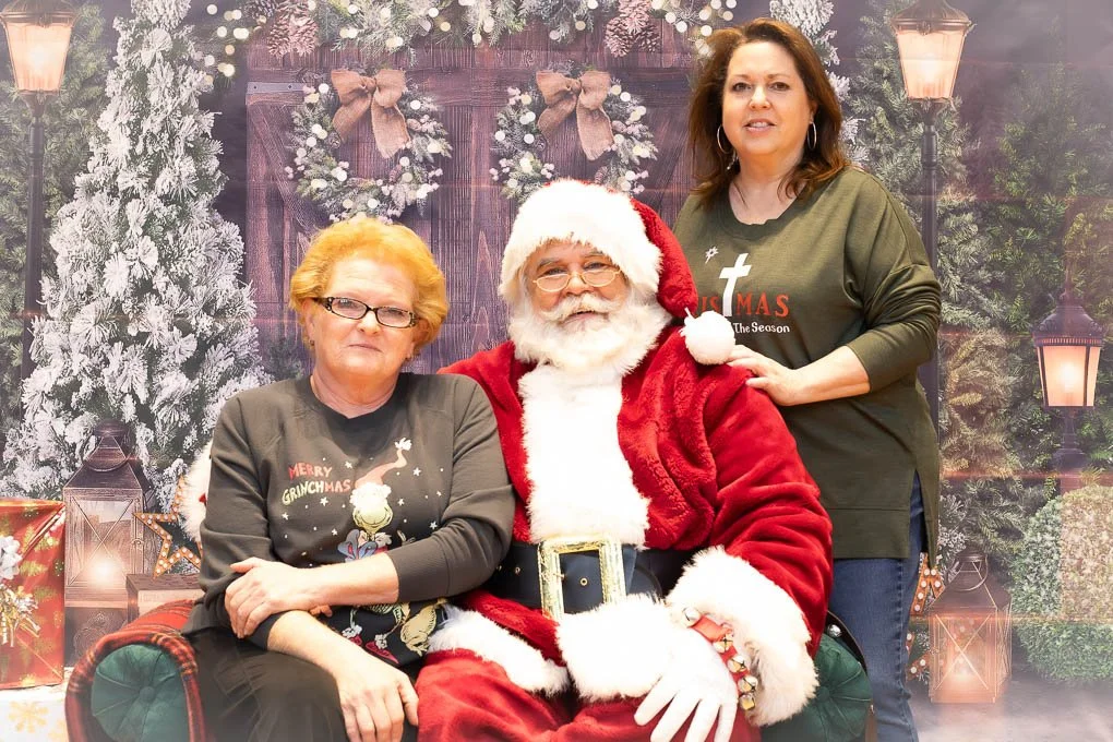 PicsWithSanta2025-7.jpg