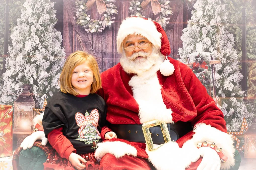 PicsWithSanta2025-10.jpg