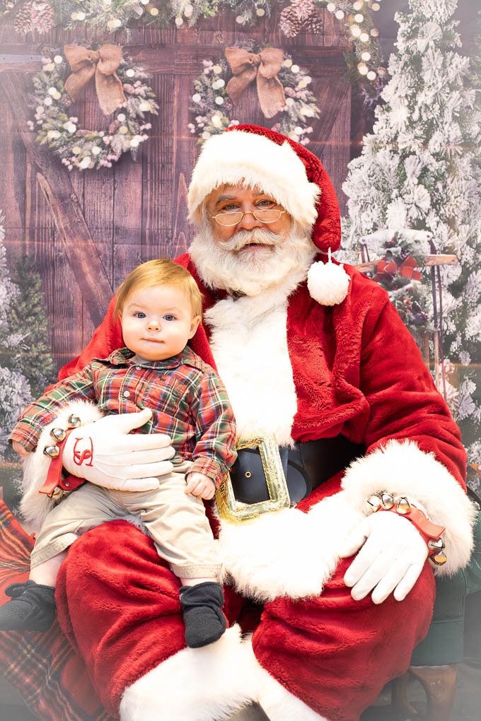 PicsWithSanta2025-11.jpg