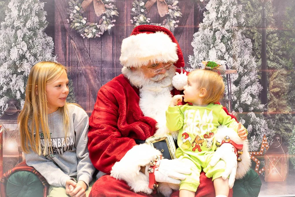 PicsWithSanta2025-13.jpg