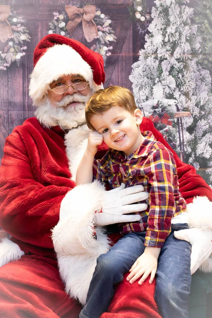 PicsWithSanta2025-16.jpg