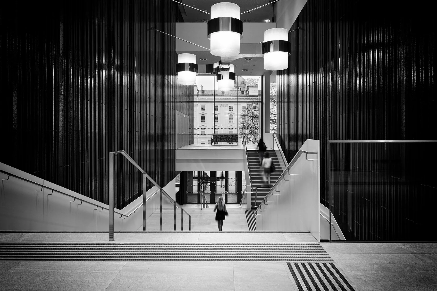 Architekturfotografie-Haus der Musik Innsbruck-Schwarzweiß Fotografie-Architekturfotograf.jpg