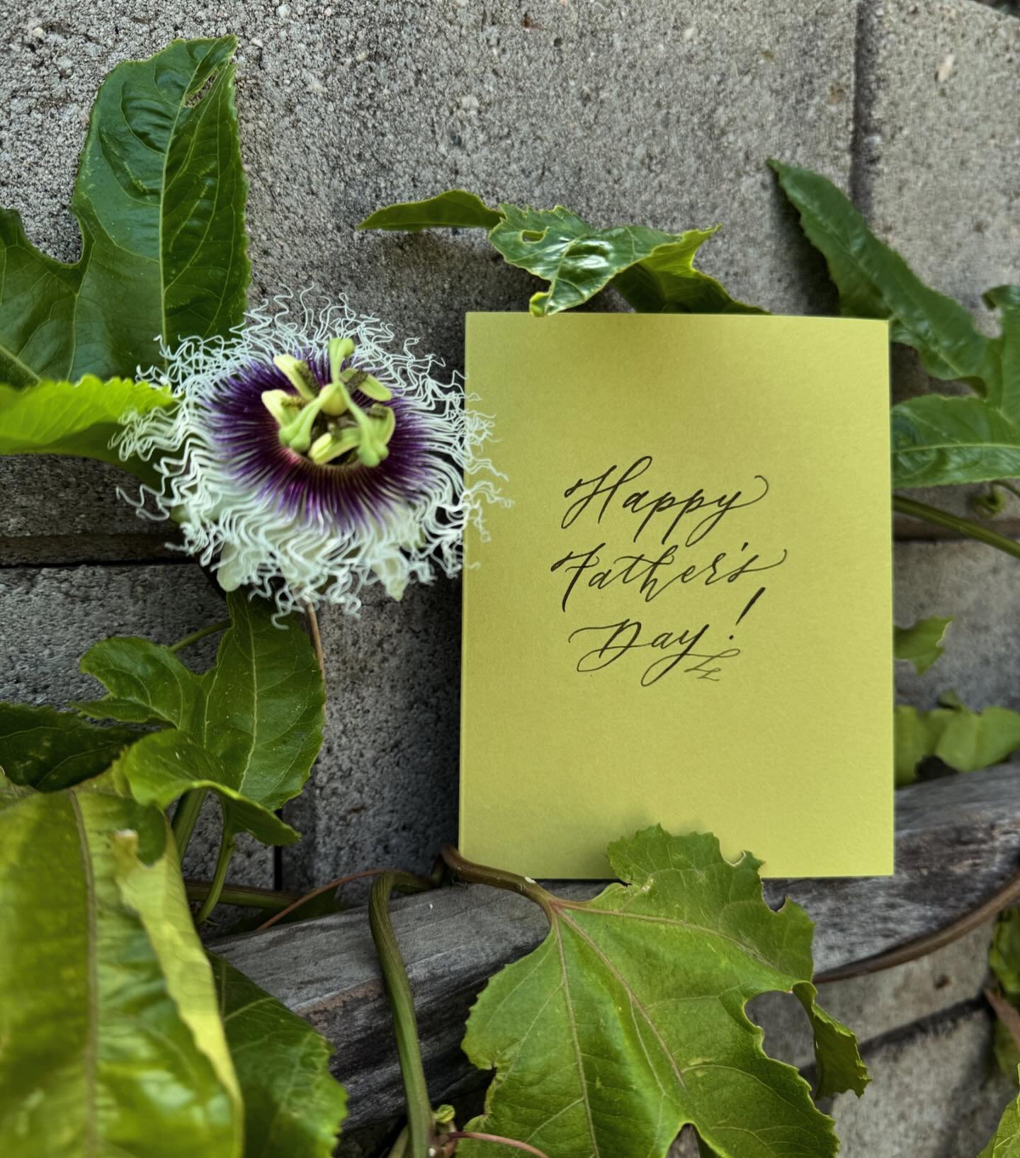 to all the fathers! This tone-on-tone card was made using beautiful ink from Taiwanese company @lennon_tool_bar. I used the Muzha Tieguanyin Tea color, part of their Taiwan Tea Set, a series meant to inspire one to slow down. ⁣
Ink available from Asi