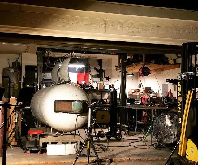 The weather’s way more bearable at night. Makes me wanna work nights but the neighbors probably wouldn’t like it. 😂 #texasbbq #barbecue #txbbq #elcucarachosmokers #bbq #texas #offsetsmoker #stickburner #ftworthtx #saginawtx #dallastx #dfw #dfwbbq #pitbuilder #texasmade #builtintexas #qualitycraftsmanship #pit #smoker #500 #5hunnit #dfwpitbuilder #texasbarbecue #centraltexasbbq #builtelcucarachotough