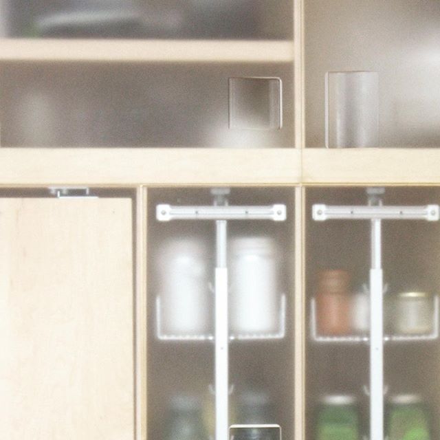 Same kitchen. Detail of custom-cut handles. #modernkitchen #cleandesign #moderarchitecture #singlefamilyhome