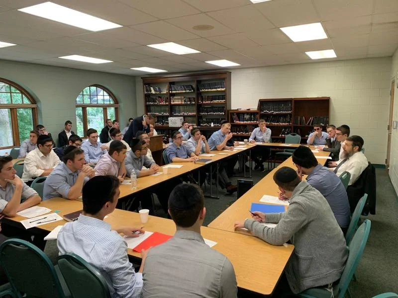 Rabbi Rauch giving Chazara Hashmuess