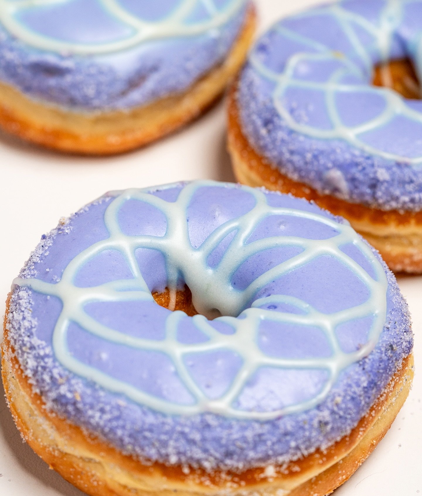 The sun coming out has us reaching for the Lemon &amp; Lavender 🍩☀️🌸