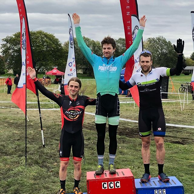 Arms up!!!! Chitown Cross continues and our racers are getting in the groove of it!!! Congrats @ulteriormotors ! Congrats @warrick_spence ! Congrats @jeanniescookies ! Well done!! Po-deeee-ummmmmm! 
#intentraceteam #chicrosscup #racewithintent
