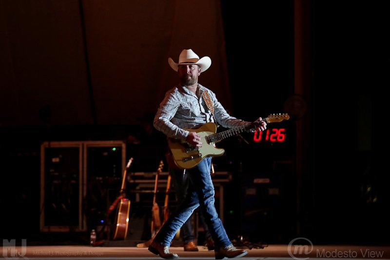 Justin Moore &amp; Blue Line