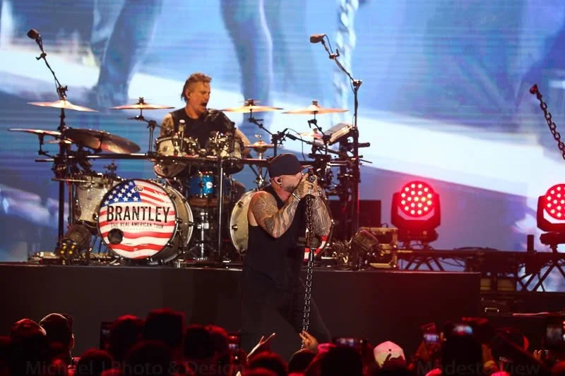 Brantley Gilbert w/ Moonshine Bandits
