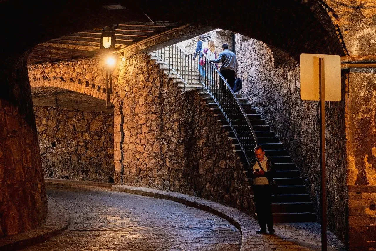 a bus stop  /  Guanajuato,  Mexico 2019