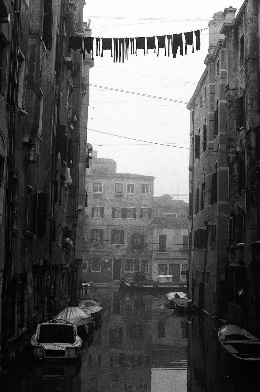 How to hang Laundry in Venice 2001