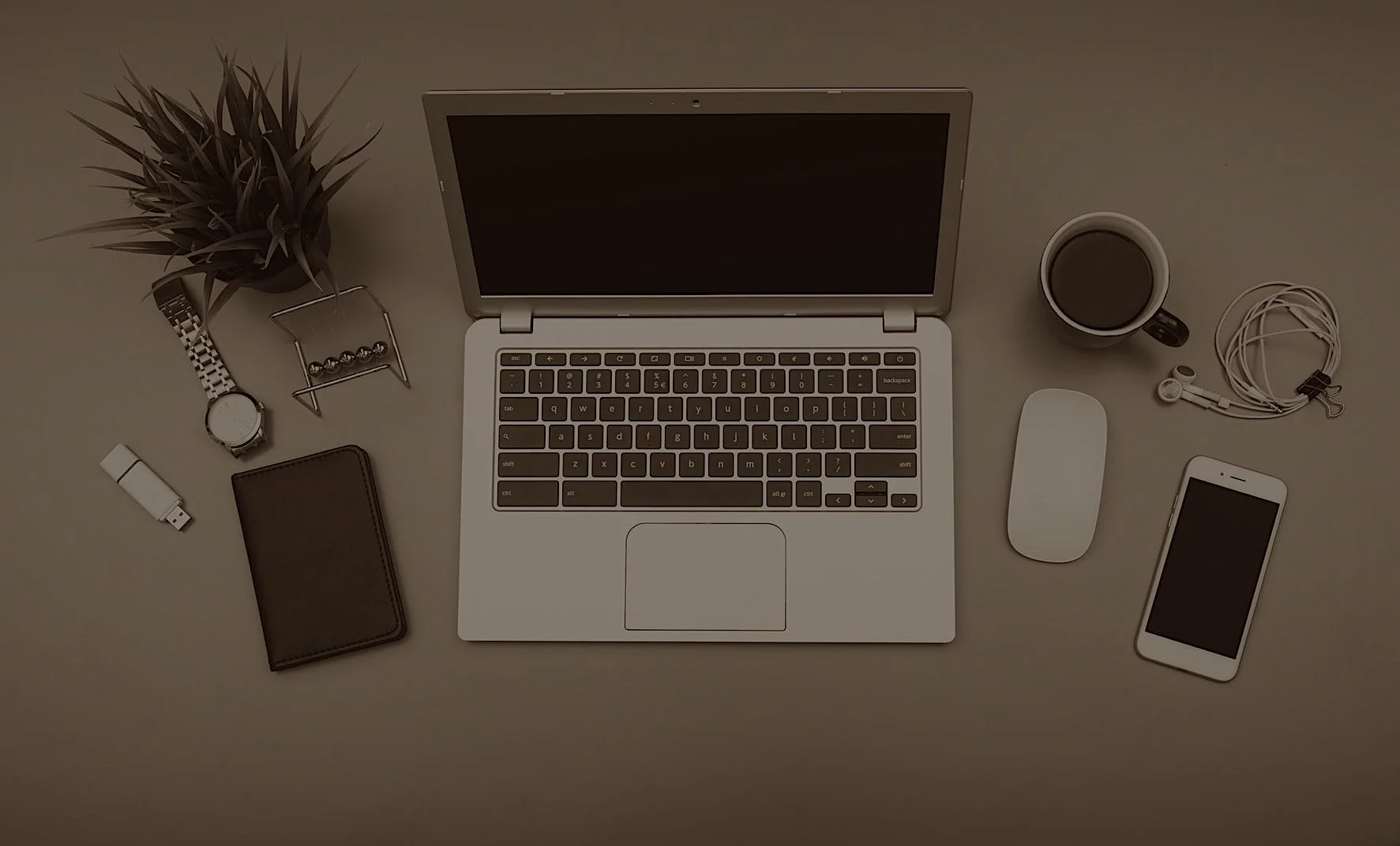 Desk-34dea604cb1s13ey6dwa2o.jpg