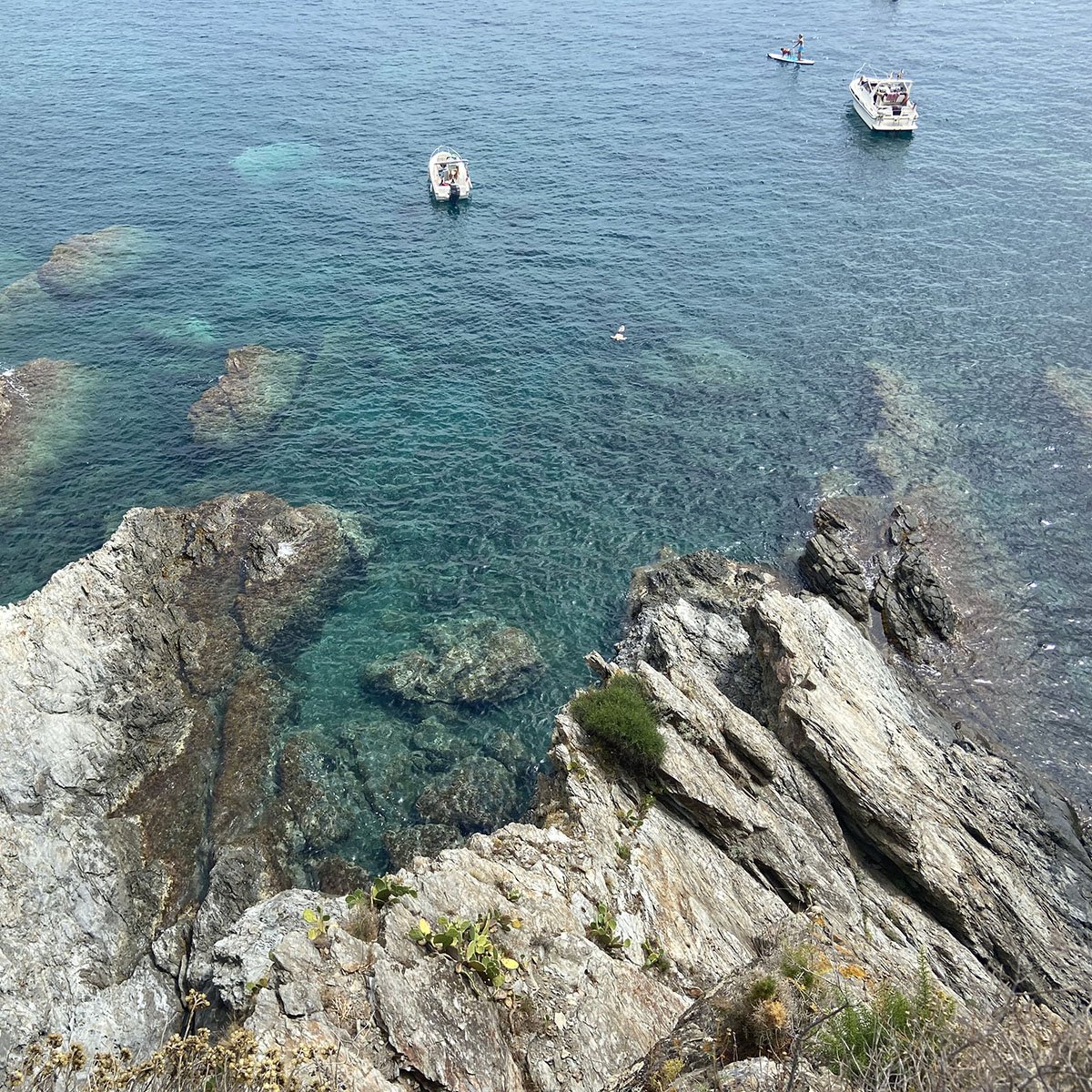 rocks-sea-boats-1200x1200.jpg