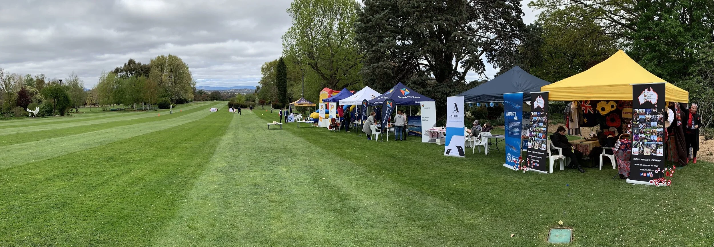 Patronages on the Vista Lawn at Government House
