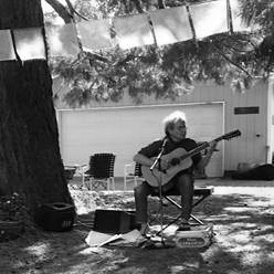 2018-Streets-Alive-Hood River-porchfest-Dennis Castañares-photo-by-Peter-Cornelison.jpg