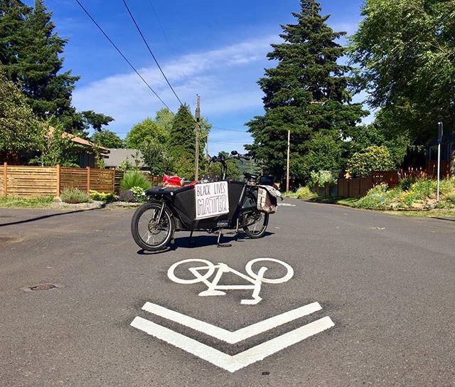 'lil short of 20 sharrows have been painted on Hood River's first neighborway, A-Wilson. Thank you, City of Hood River!

#hoodriver
#theheightshr
#sharrows
#neighborway
#neighborhood
#neighborhoodgreenway
#bikeboulevard