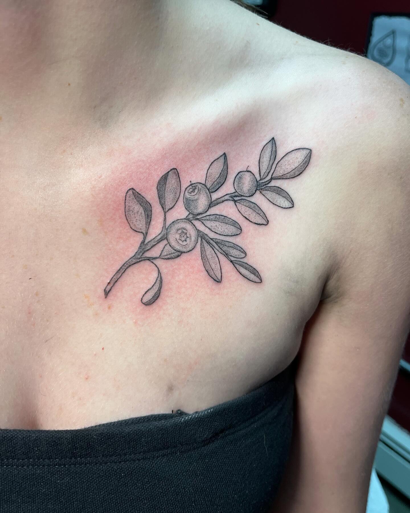 Just some pretty plants and flowers 🌸🌹🫐 
Booking for May-June 📖
-
-
-
#flowers #blackandgrey #tattoo #tattooart #tattooartist #blackandgreytattoo #fineline #tattooideas #flowertattoo #poppy #blueberry #birthflowers #buffalove #buffalony #buffalot