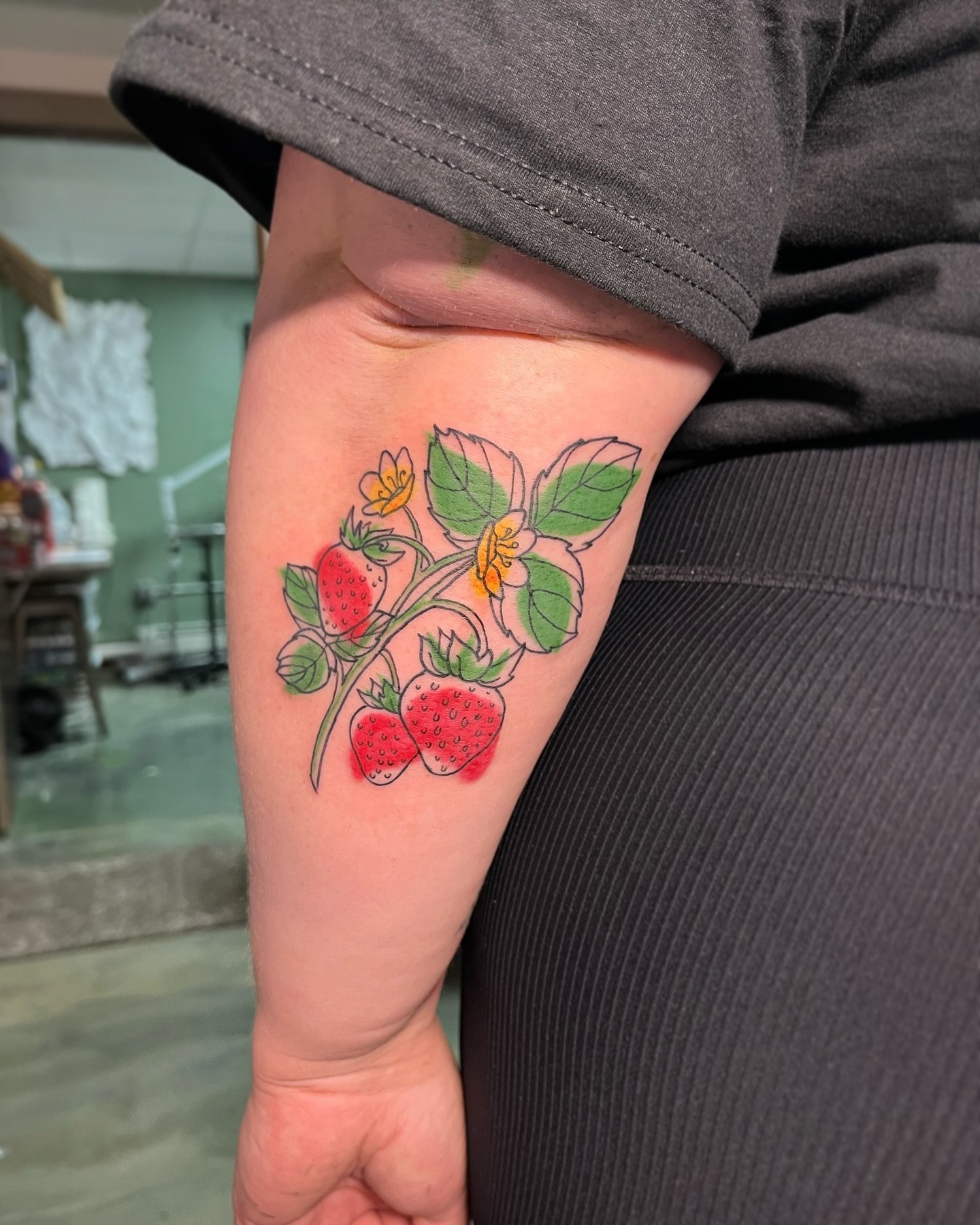 🍓 Here&rsquo;s a cute tattoo I got to do off my flash to look at and dissociate as we wait for election results to roll in 😵&zwj;💫
And if ya didn&rsquo;t vote yet go do that!!!! Polls close at 9pm for NYS! 🗳️ 
-
-
-
#tattoos #strawberry #cutetatt