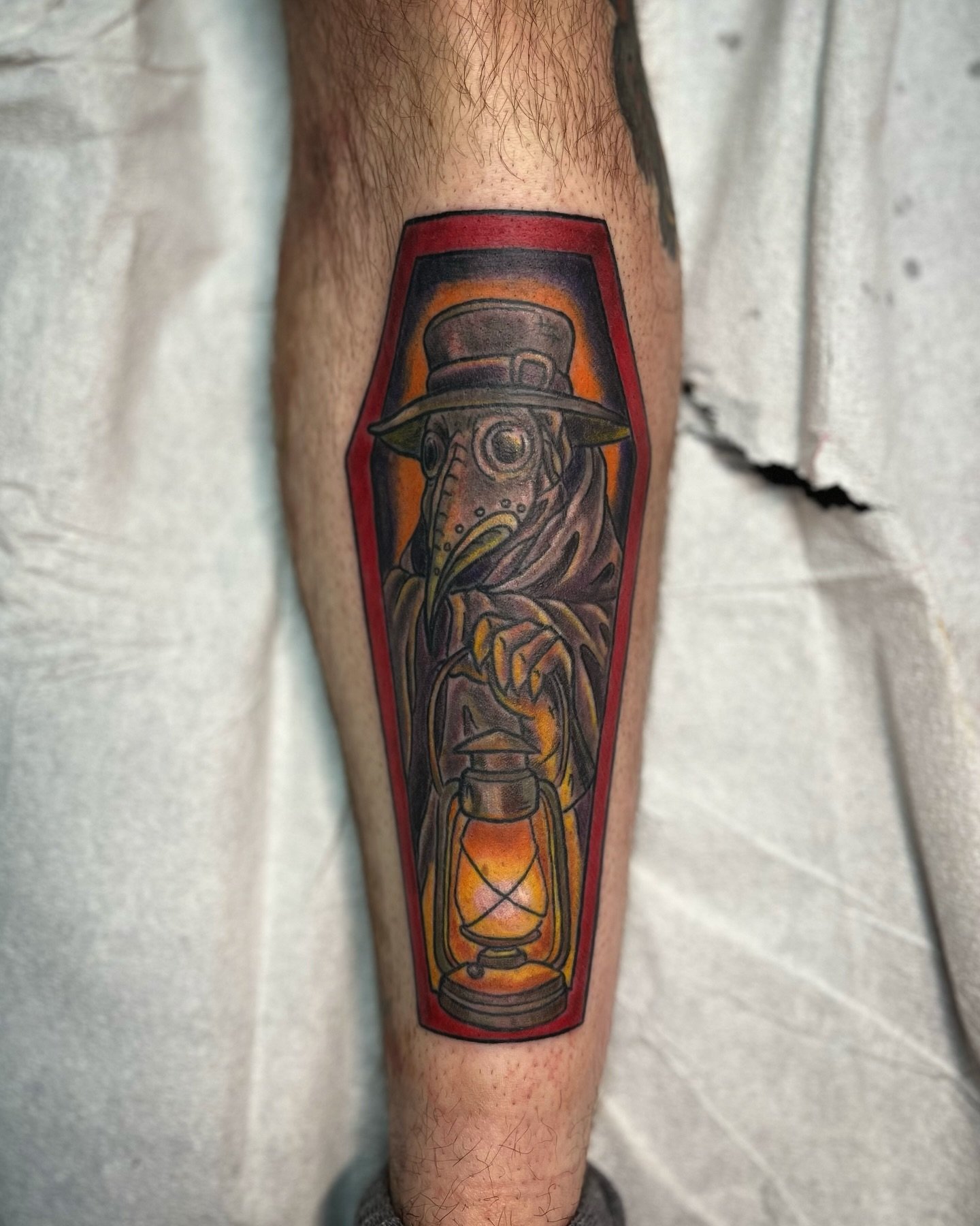 Plague Doctor for my ❤️ @deej_railey 
Lines healed, shading fresh. 
Booking for 2025 📖
-
-
-
#plaguedoctor #plaguedoctortattoo #tattoolove #tattooartist #buffalony #buffalove #buffalotattooartist #buffalotattooshop #tattooart #huntsmantattooshop #bo