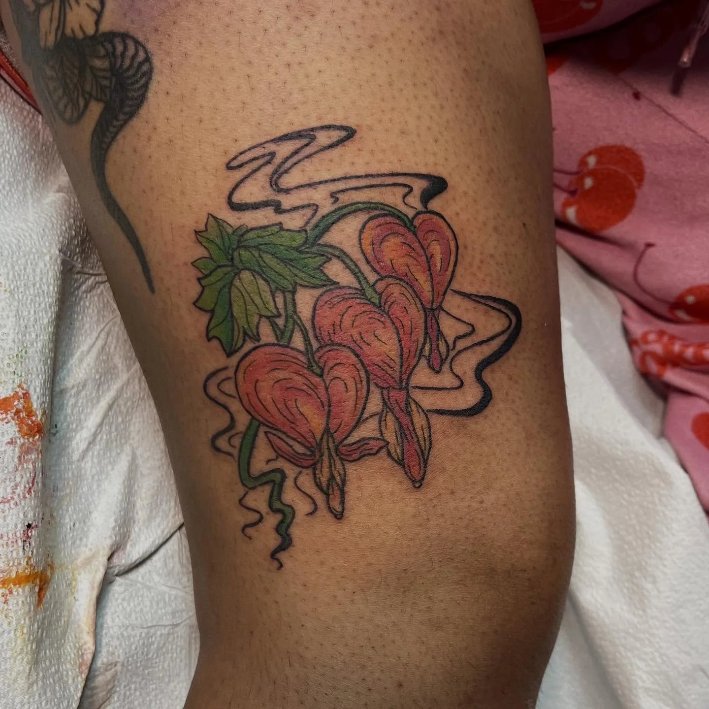 💖some cute &amp; colorful flash pieces, last one is healed! 
Books open for Dec-Feb, link in my bio 🫡
Plenty of flash available for a flat rate 🤌
-
-
-
#colorfultattoos #floraltattoos #prettytattoos #tattooart #cutetattoos #bleedinghearts #lamp #b