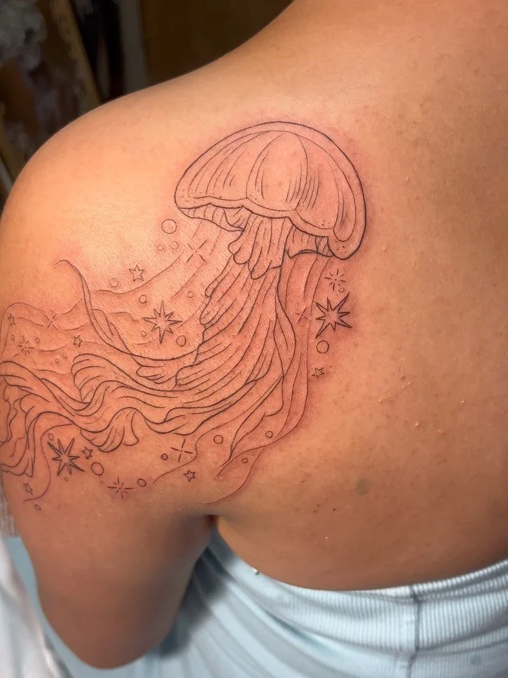 🪼 whimsical fine line jelly fish from a little bit ago!✨
I have some time open in December but will be out of the shop from 12/23-1/2 to enjoy the holidays and take a lil&rsquo; break. My January and Feb books are open for 2026 🫡 
-
-
-
#jellyfish 