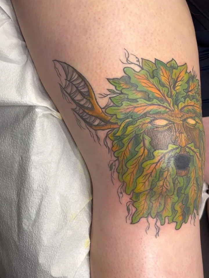 Green man knee blaster for my best bud. 🌳 
Link in my bio to book 📖 
-
-
-
#greenman #tree #nature #kneetattoo #tattooart #colorful #buffalotattooartist #greenmantattoo #naturetattoo #buffalove #buffalony #buffalotattooshop #booksopen #colorfultatt