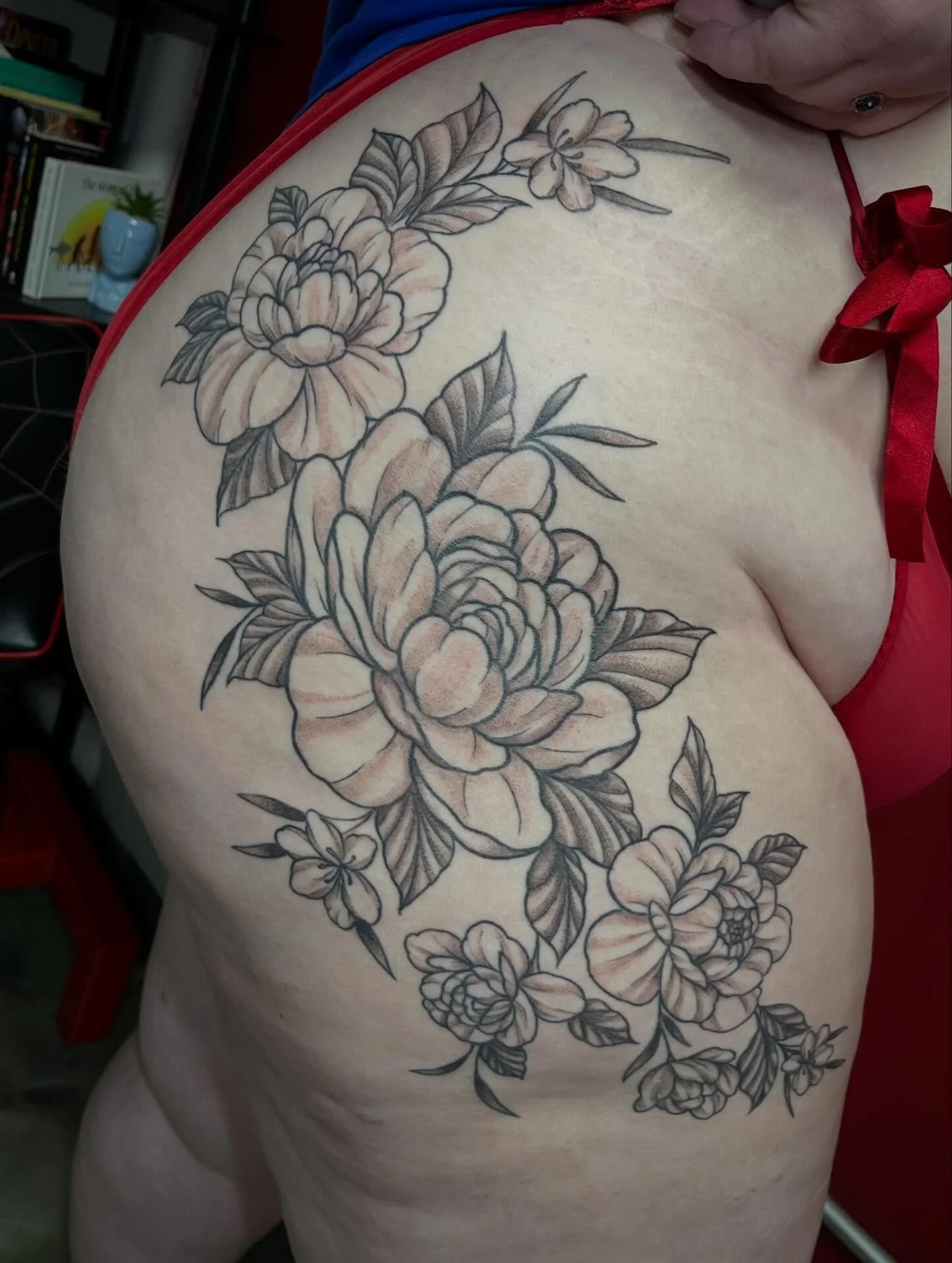 Some pretty peonies to remind us that spring is on the way despite the snow outside 🫩🥲
Booking for April &amp; May 🌸🌸🌸
Link in my bio 📖
-
-
-
#flowertattoo #tattooartist #blackandgreytattoo #peonies #buffalotattooshop