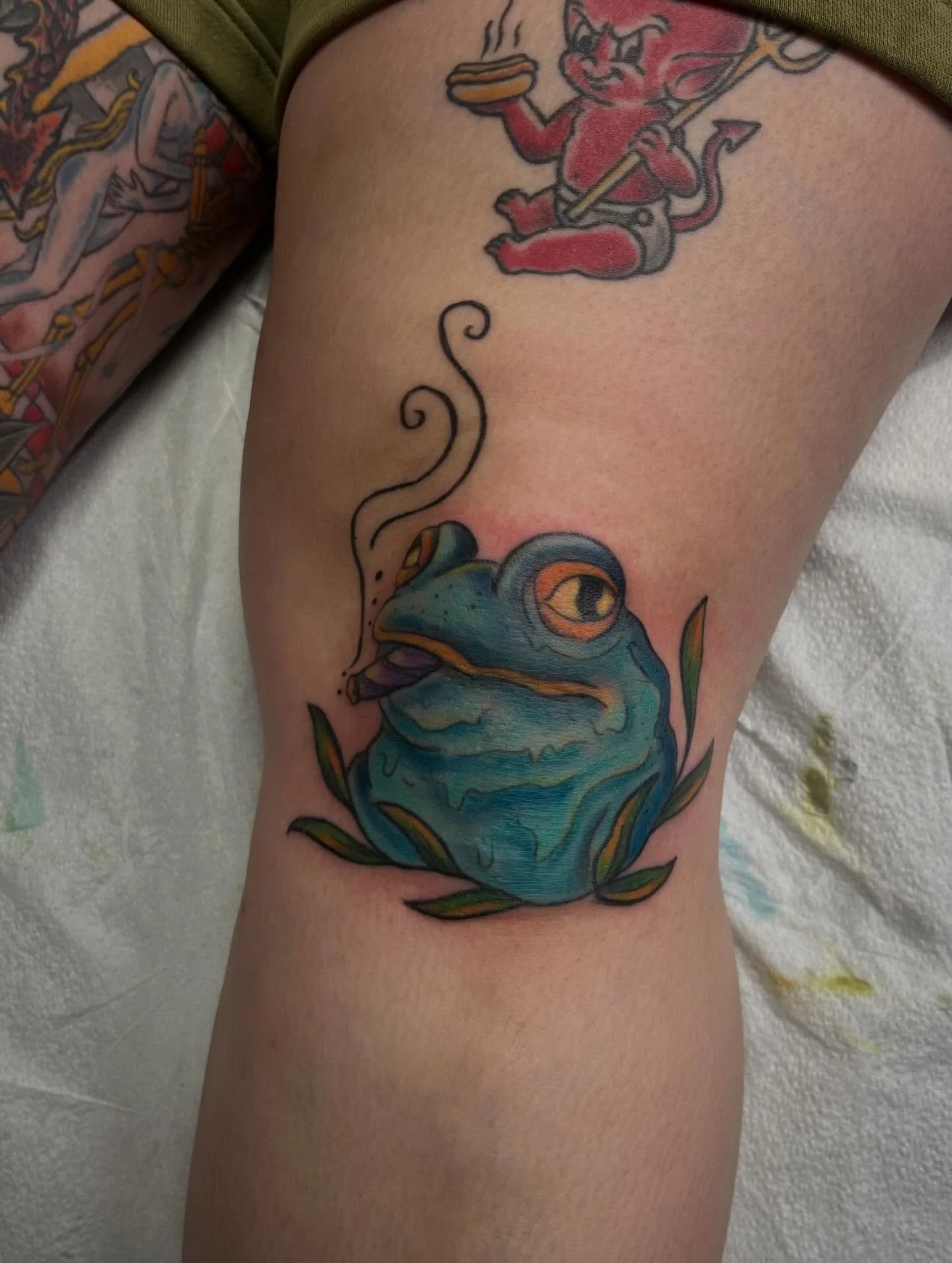 Stoner Toad wishing everyone a happy holidaze 🐸💨
(Hot Stuff above is healed)
-
-
-
#420 #buffalove #buffalotattooartist #stonergirl traditionaltattoo