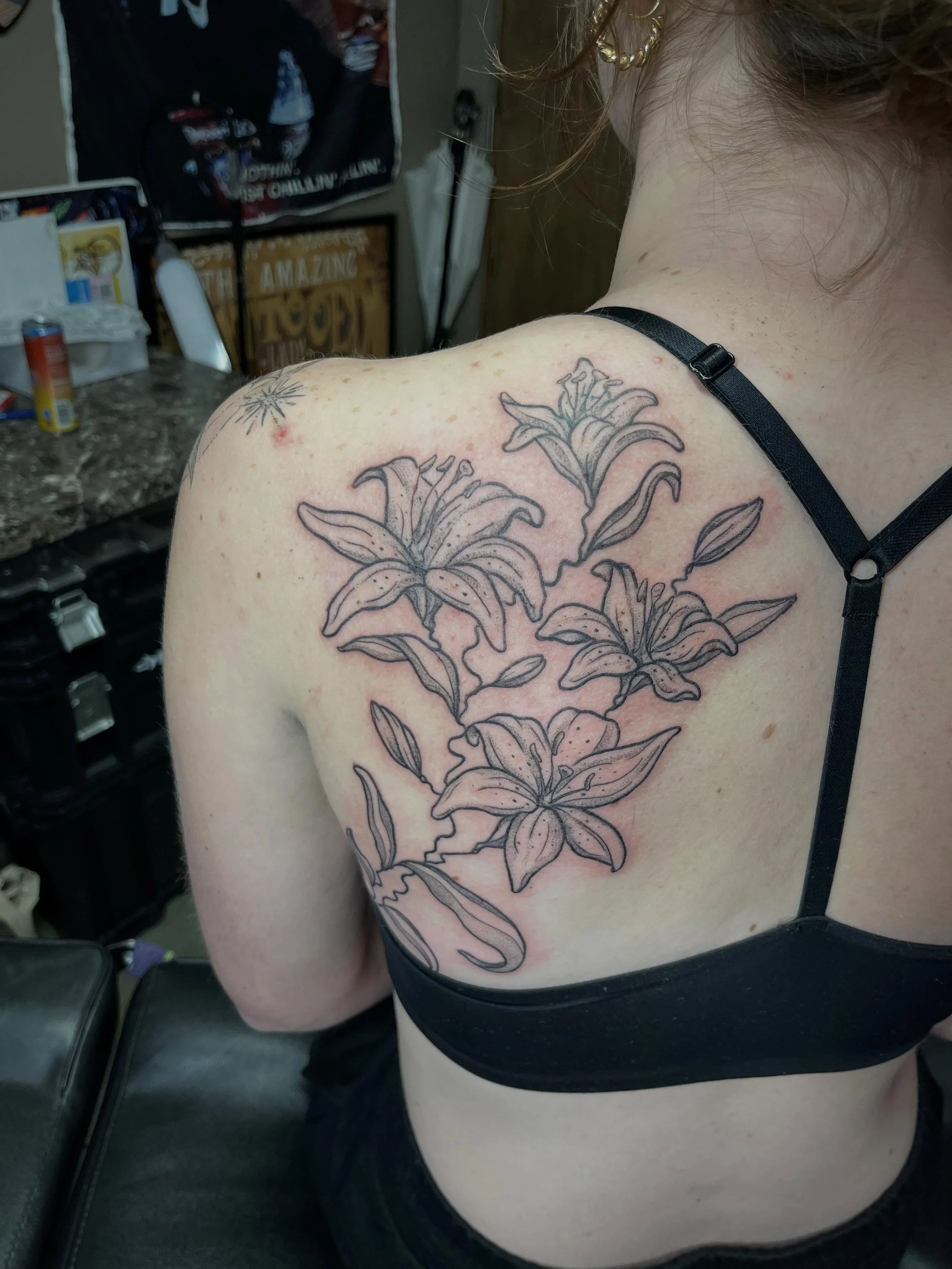 Tiger lilies from a few months ago ✨
Booking June-Aug☀️
Link in my bio