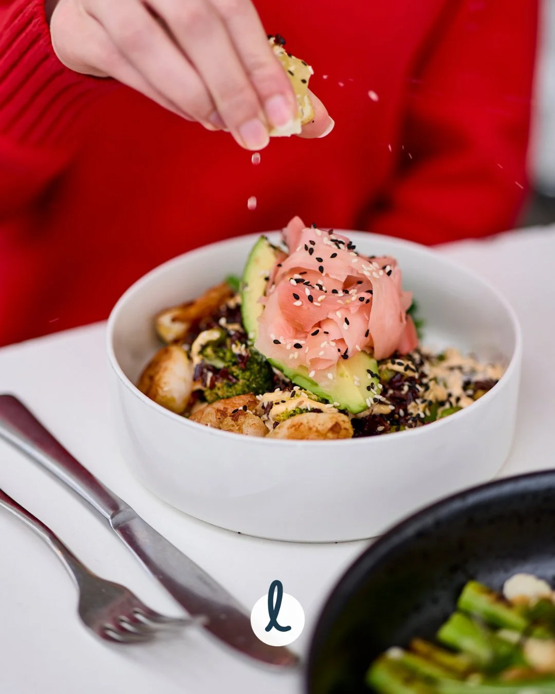 When you're craving something fresh and love a little party on your plate, our Poke Bowl delivers 🍲⁠
⁠
Think marinated prawns, black rice, edamame, snow peas, broccoli, avocado, seaweed, chilli lime mayo, pickled ginger, and a zingy tom yum dressing