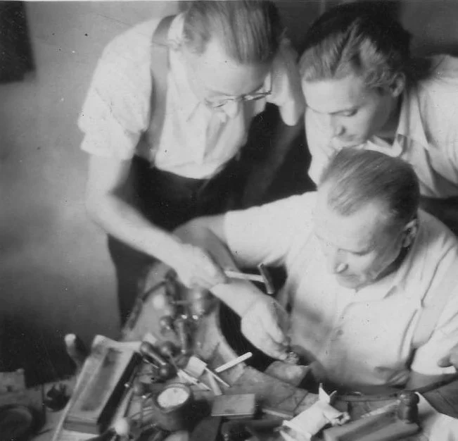 2 Fritz Massari in his workshop setting a gem Vienna Austria.jpg