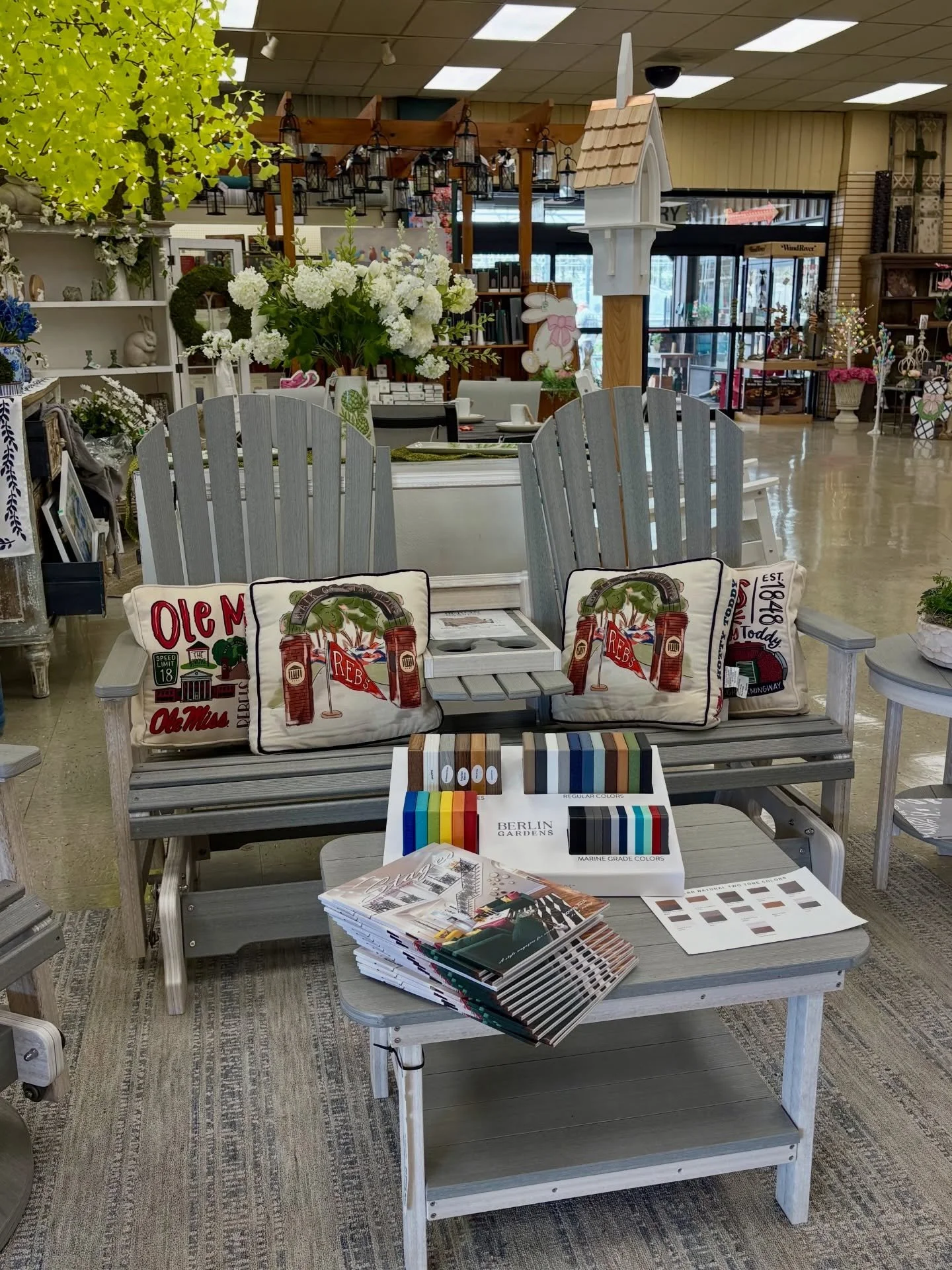 Stop by Lakeland Yard &amp; Garden and get your outdoor spaces ready for the season! 🌿🌸
@lakeland_yard_garden 

From beautiful plants and flowers to all your gardening essentials, their team is ready to help you bring your vision to life. And while