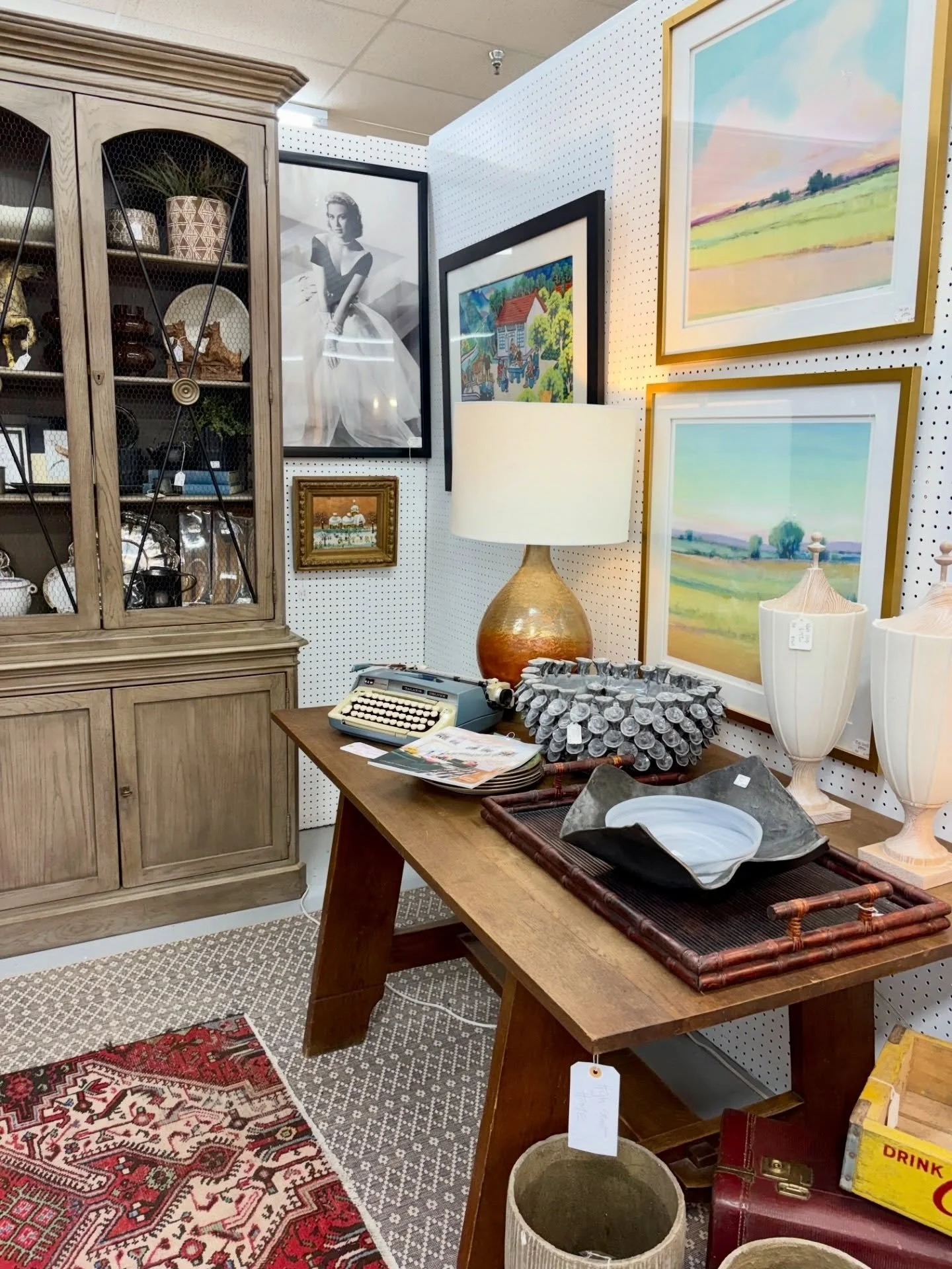 Step into a world of timeless treasures at Antique Mall of the South. @antique_mall_of_the_south 

From vintage finds and unique d&eacute;cor to one-of-a-kind pieces with stories to tell, there&rsquo;s something waiting for everyone to discover. Whet