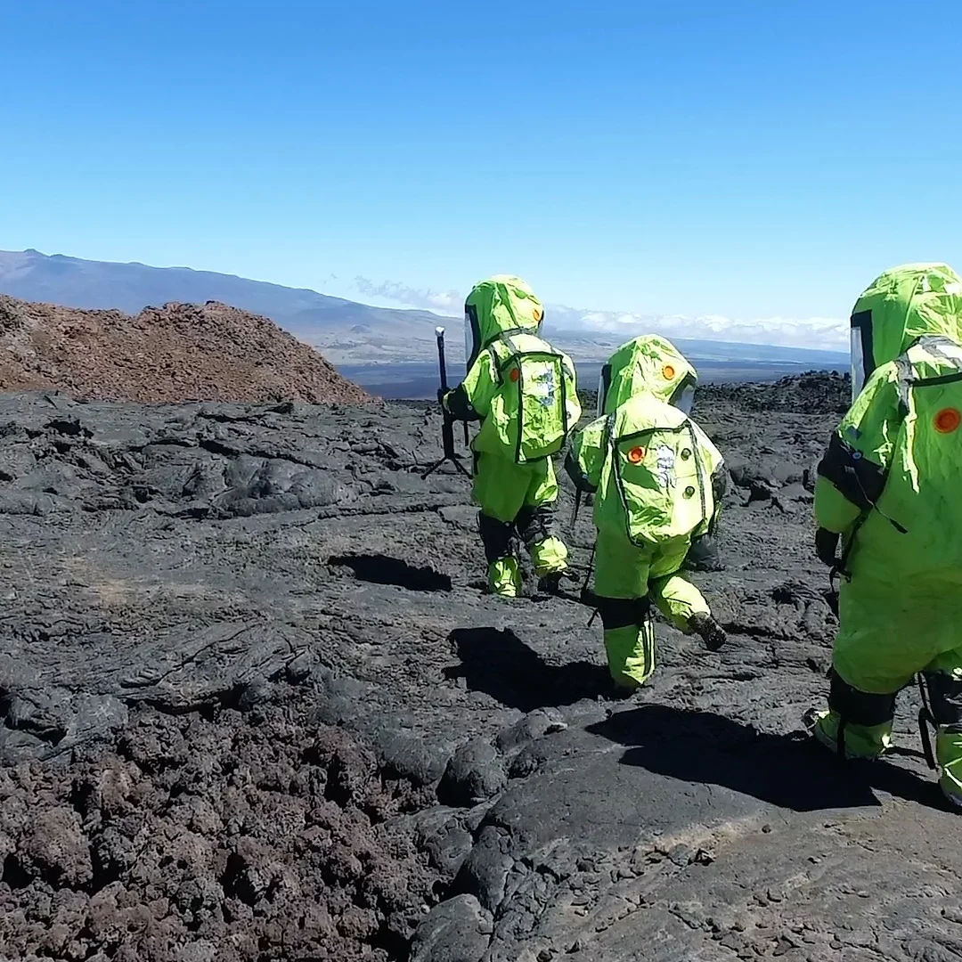 walking-across-lava_34593743611_o.jpg