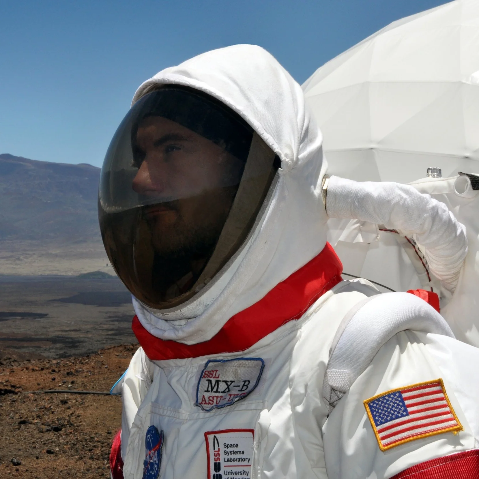 angelo-vermeulen-wearing-the-mx-b-simulated-spacesuit---photo-by-yajaira-sierra-sastre_9501164850_o.jpg