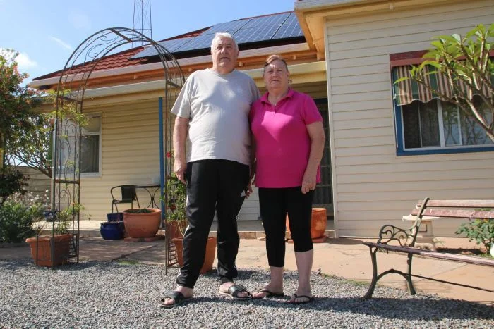 PHOTO: The Williams will use their power bill savings to visit their daughter and have the odd meal out. (ABC North and West: Gabriella Marchant)