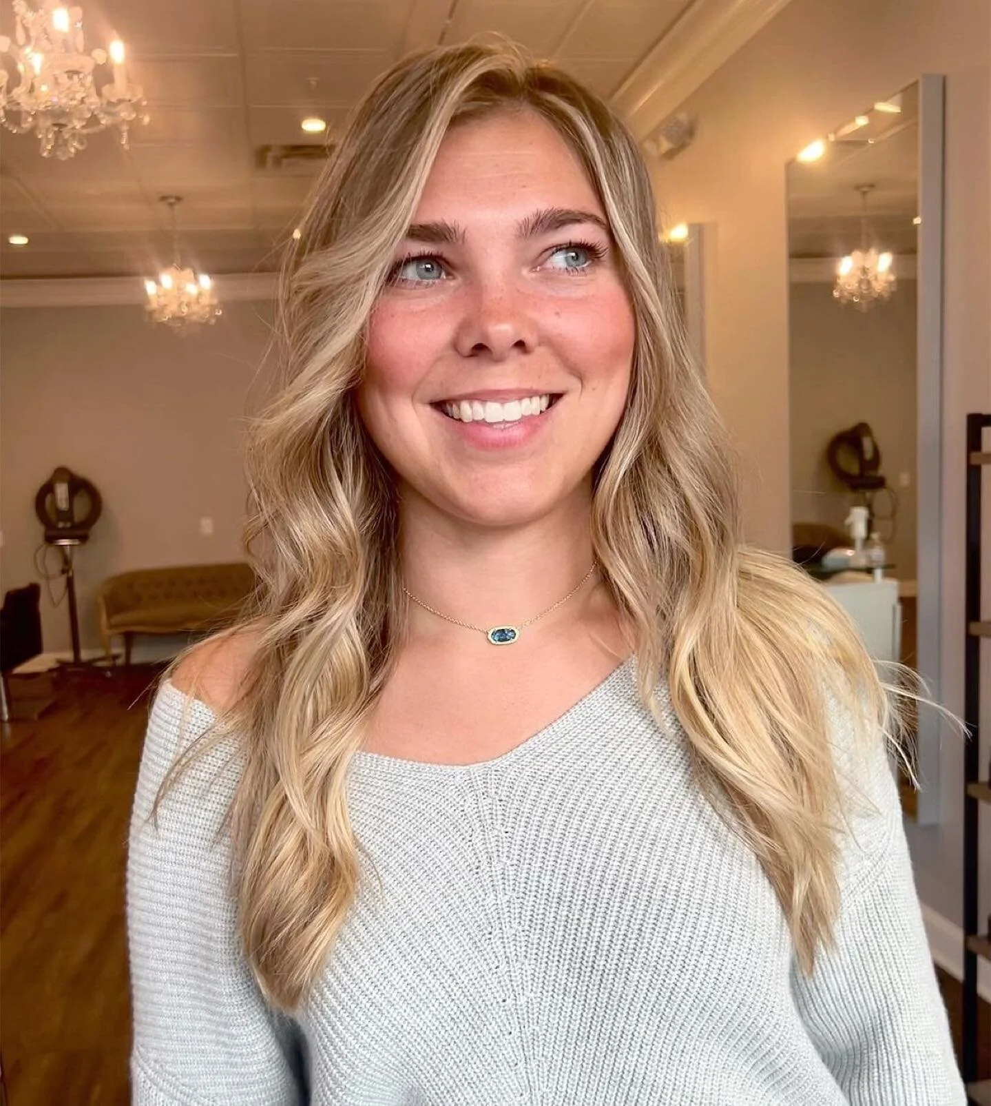 &ldquo;What&rsquo;s more exciting than a beachy blonde make over right before summer 😍&rdquo;

This beautiful beachy blonde look created by Nikki!  @hairby_nikkifrith