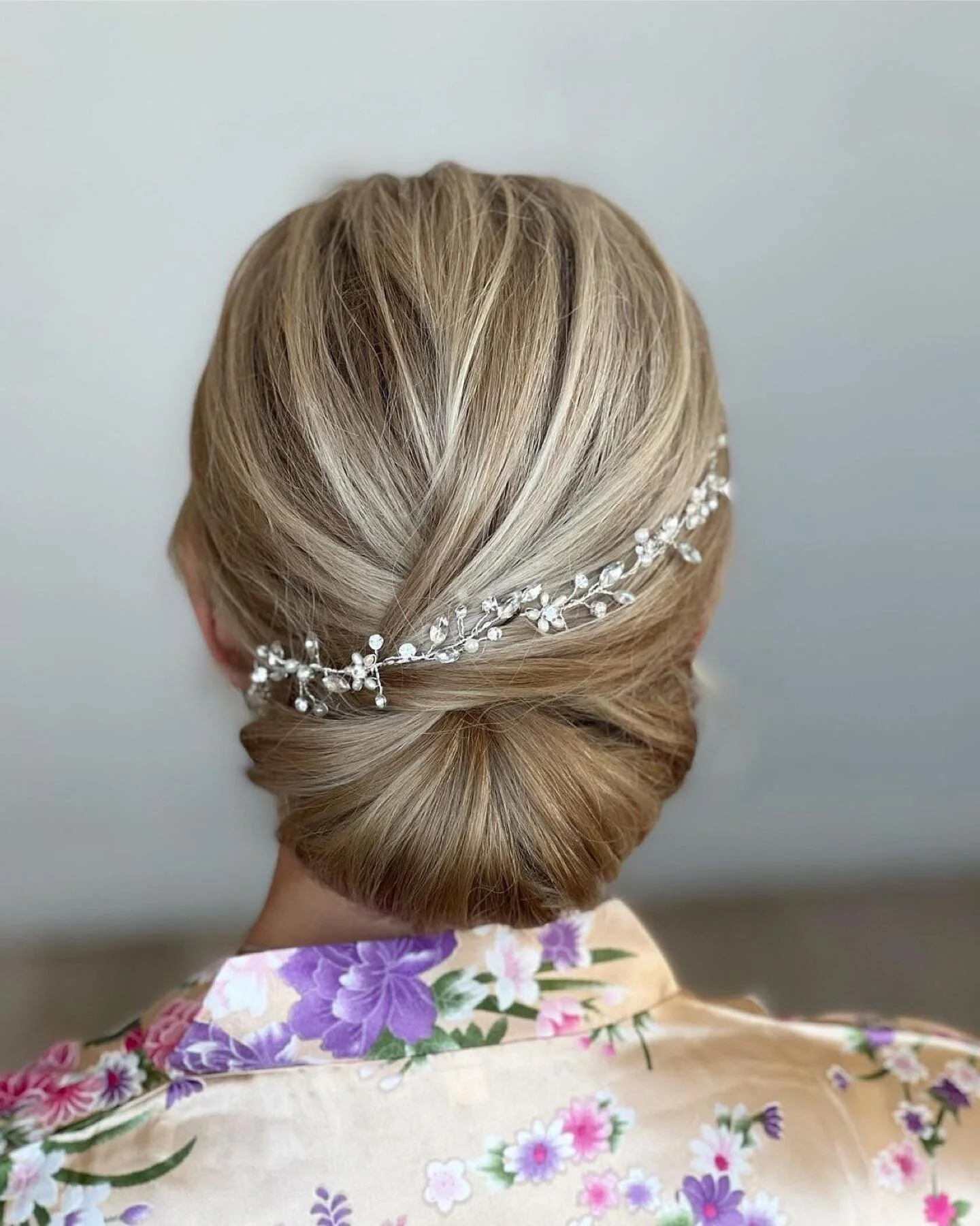 &ldquo;Here&rsquo;s your friendly PSA 🎙️

If your on the fence about a hair piece

Just do it ✔️ 

#bridal #bridalhair #formalstyle #updohairstyles #buckscountyhairstylist #bucksco #phillyhairstylist&rdquo;

Gorgeous hair created by @hairby_amandado