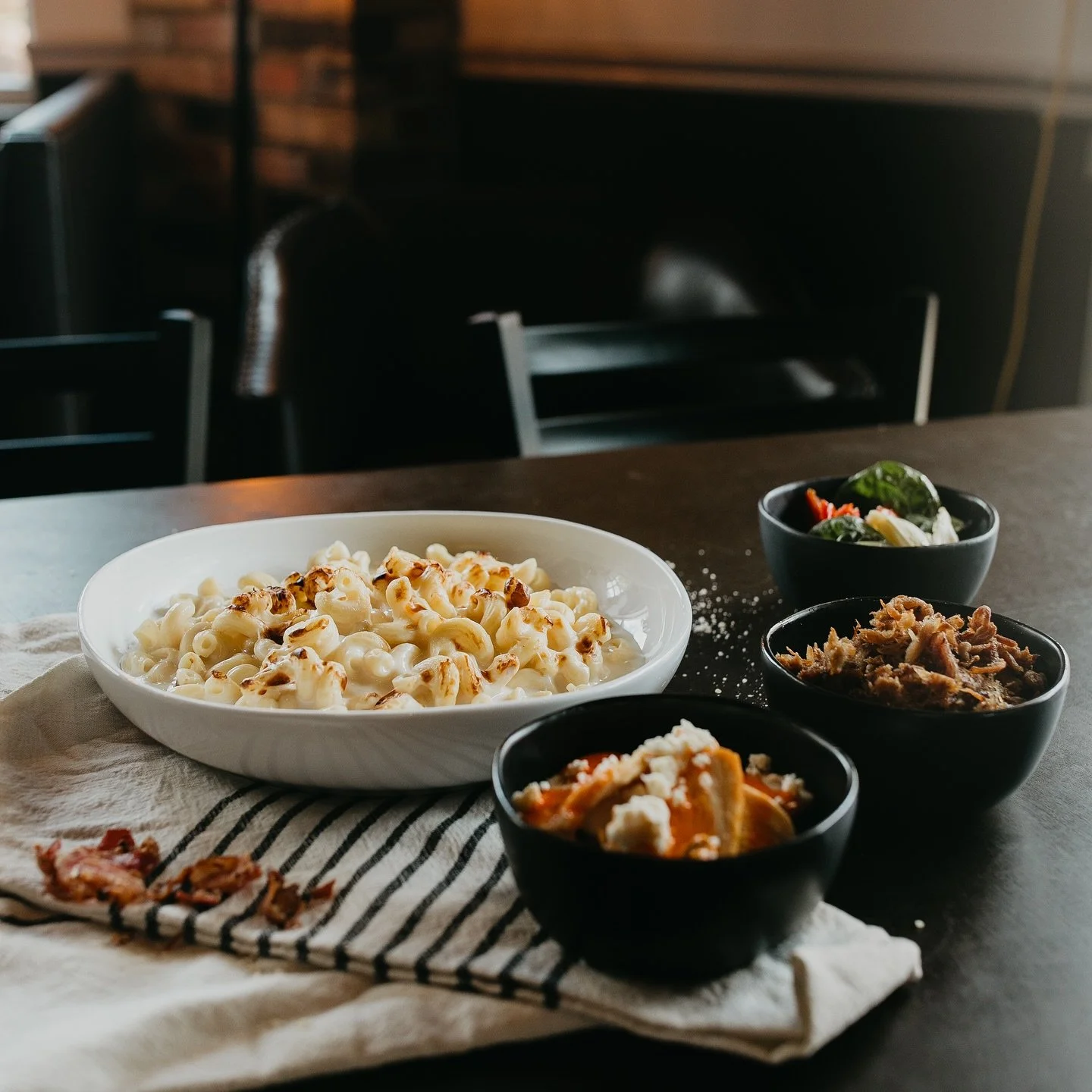 Happy Mac n cheese Monday to all who celebrate! And remember that on Mondays you can get any of our specialty Macs for only $11! 😍😍