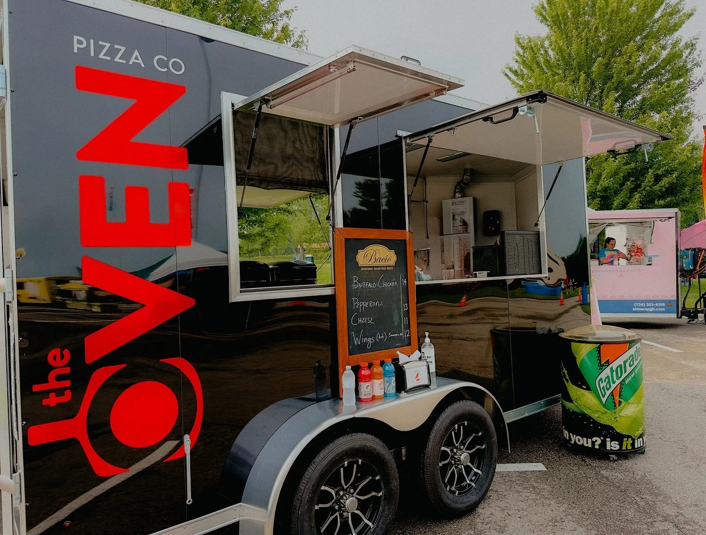 The truck is now booking late fall and holiday parties. Click the link in our bio to find out how  we can help you can make your end of year party truly a memorable one.

Everyone loves a pizza party! 🍕