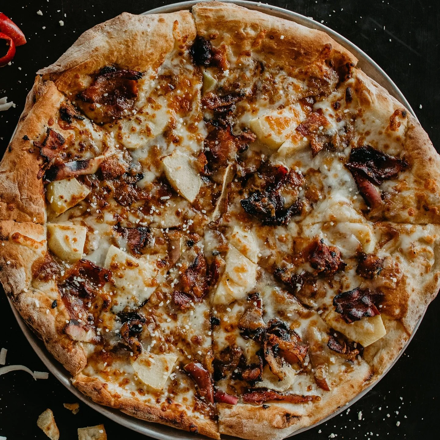 The pizza of the month is calling your name! This is always such a fan favorite and we love serving it up!

Apple butter pizza for the next 4 weeks baby!
🍎 🧈 🍕