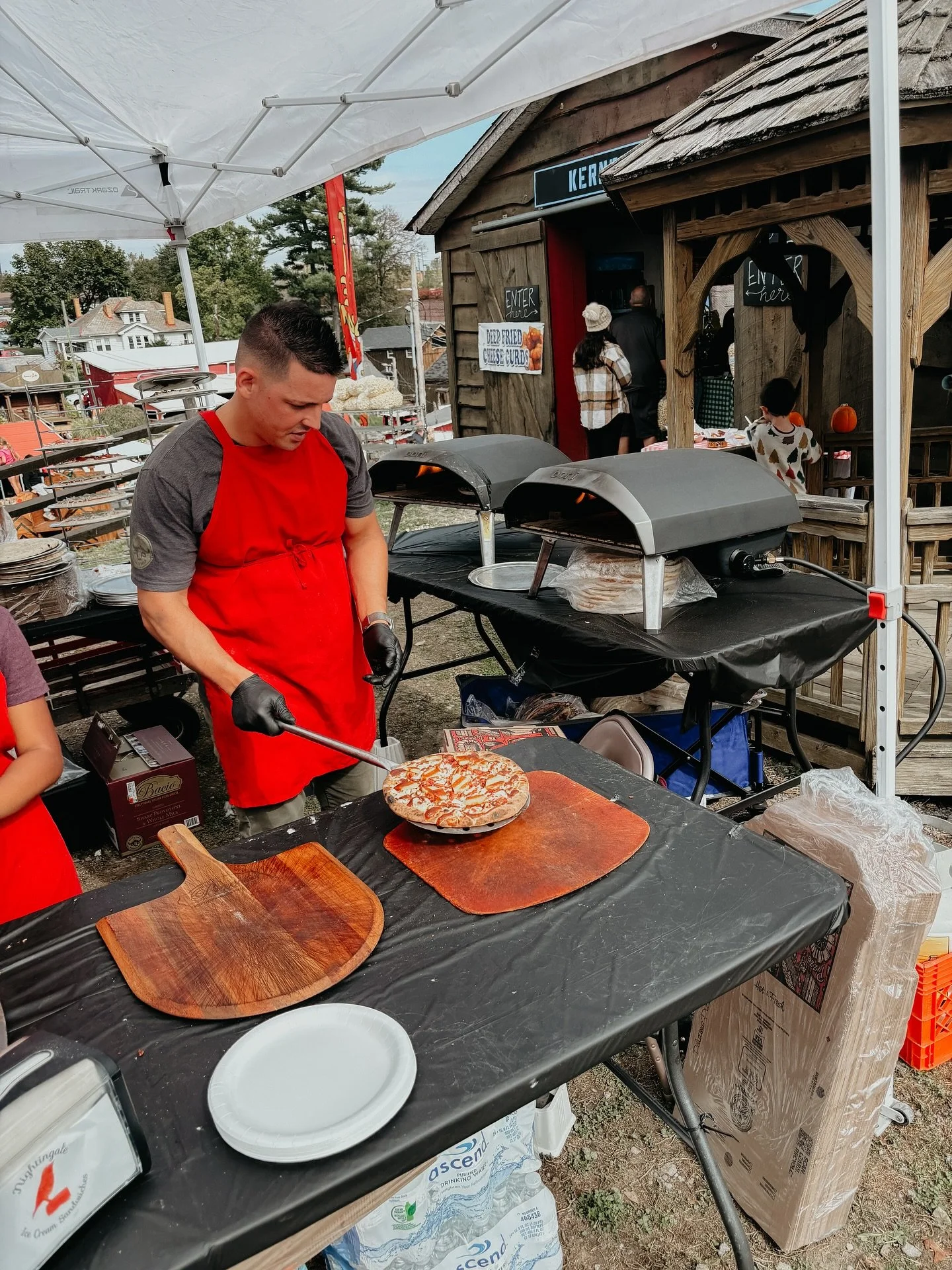Still time to catch us a @soergelorchards before this fall season ends! Come join the fun and try our apple butter pizza! 🍕 🍎