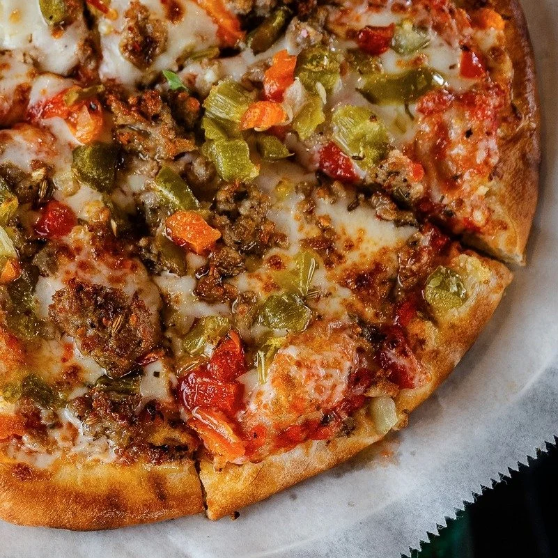 ⛄January Pizza of the Month⛄

The Italian Stallion - shaved Italian beef, giardiniera, cheese, horse radish sauce drizzle